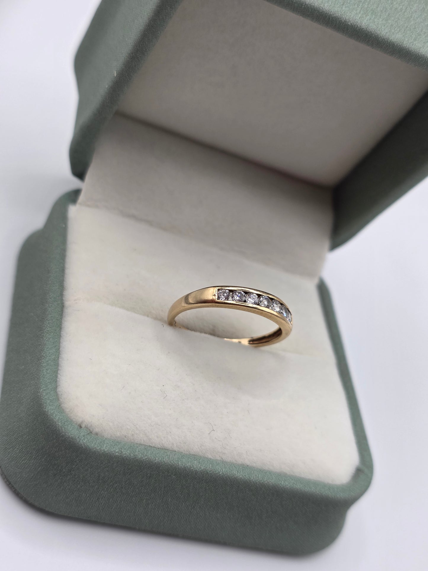 9ct gold cz ring