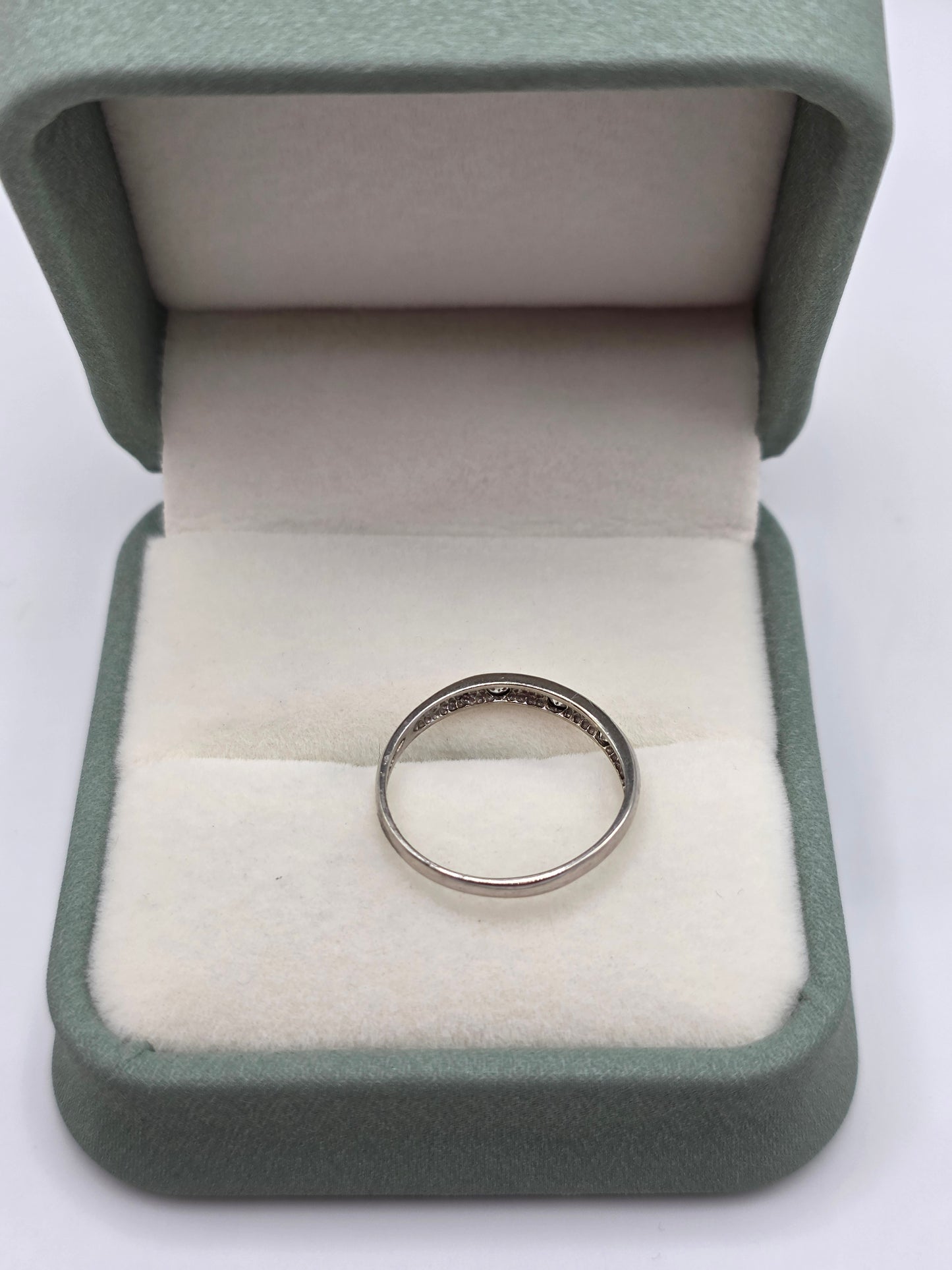 9ct white gold cz ring