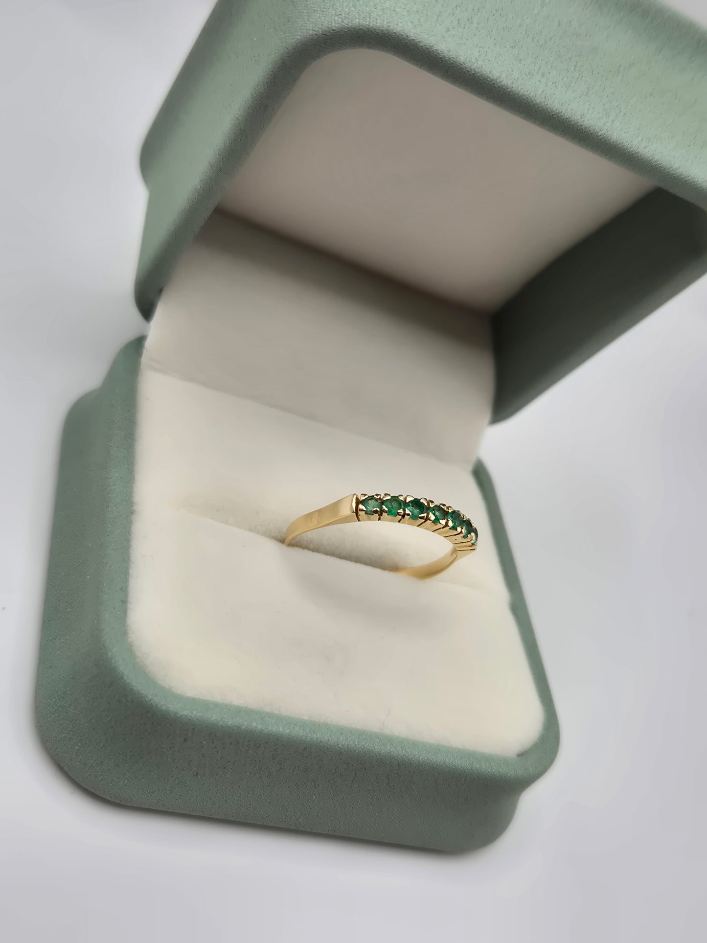 9ct gold emerald ring