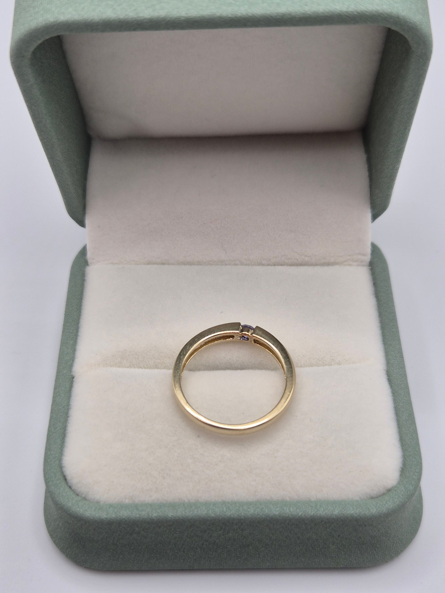 9ct gold tanzanite ring