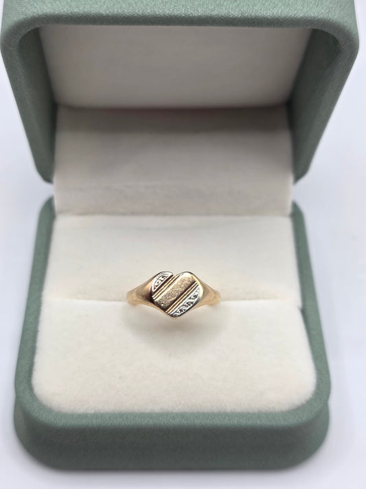 9ct tri gold heart signet ring