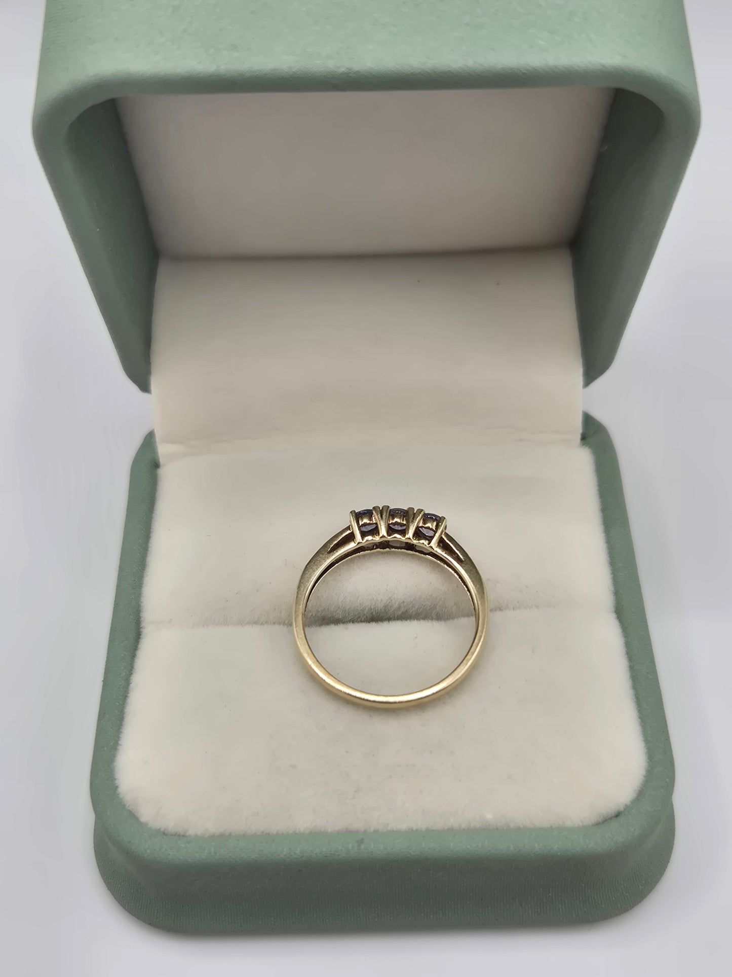 9ct gold tanzanite and diamond ring