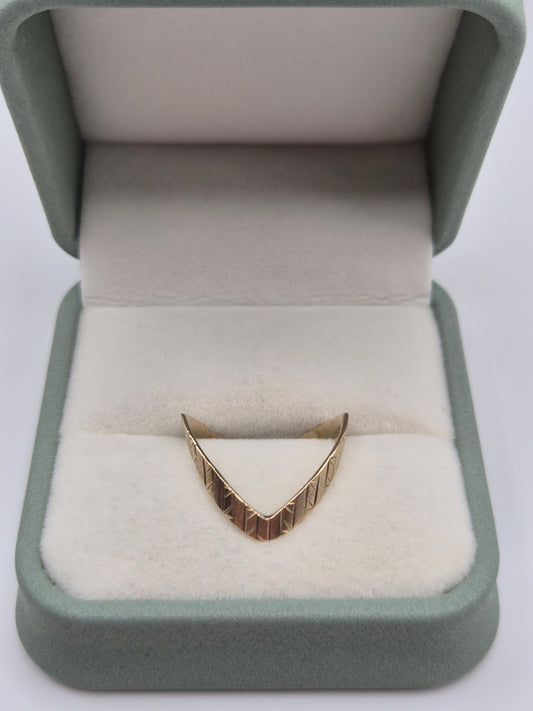 9ct gold patterned double wishbone ring