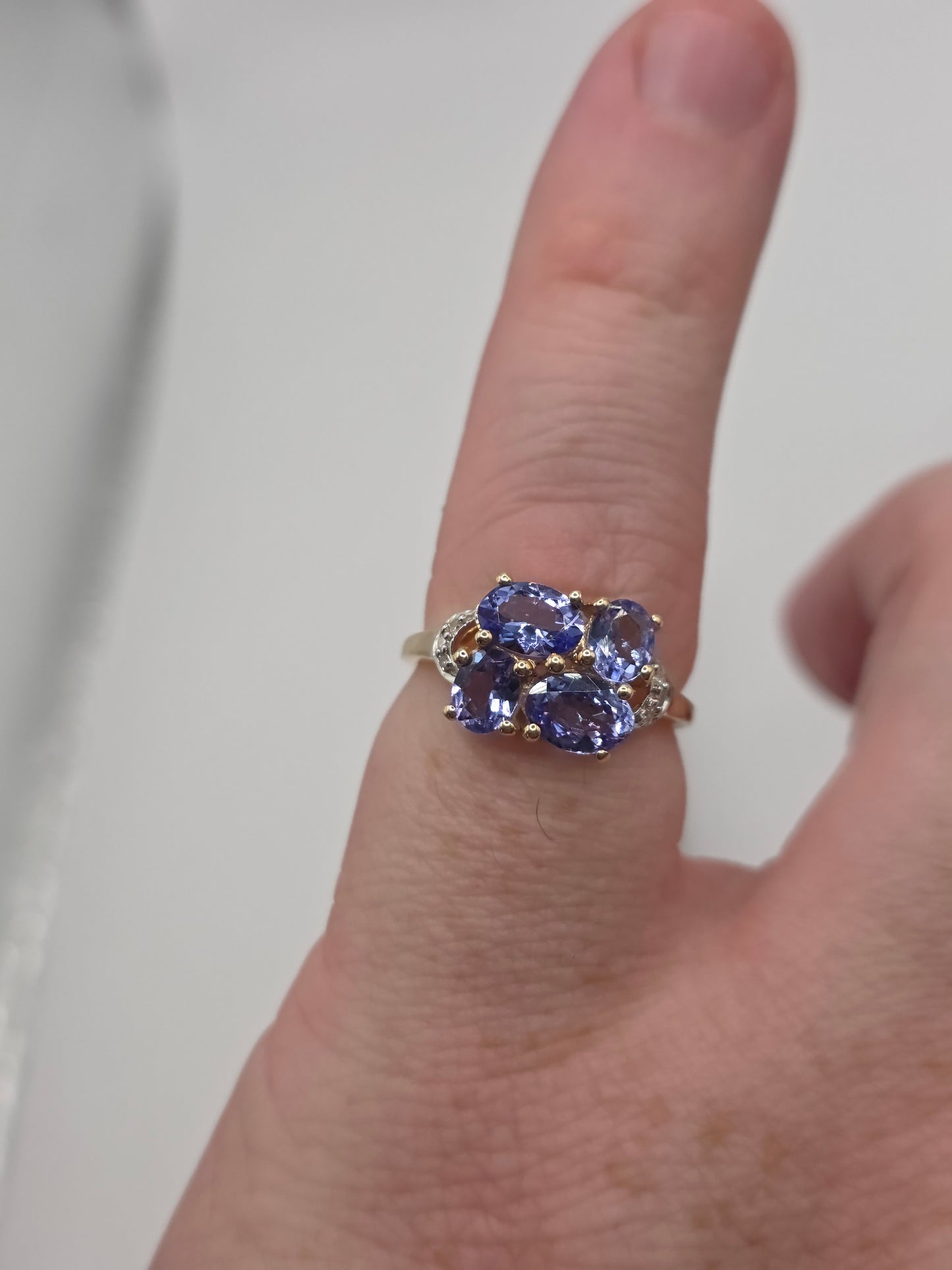 9ct gold tanzanite and diamond ring