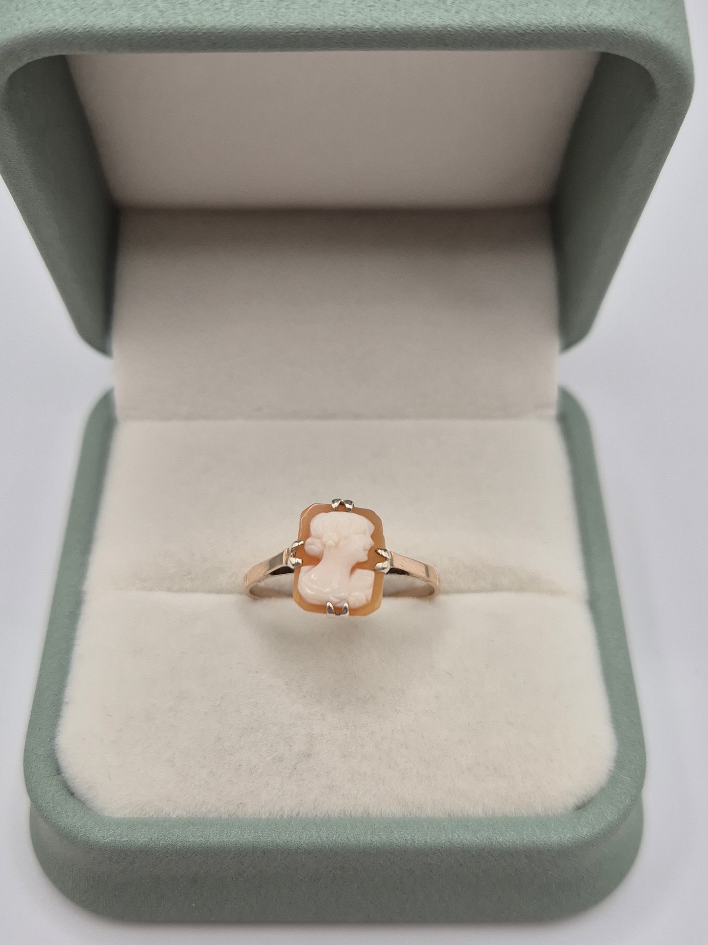 9ct gold cameo ring
