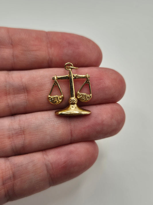 9ct gold libra zodiac pendant