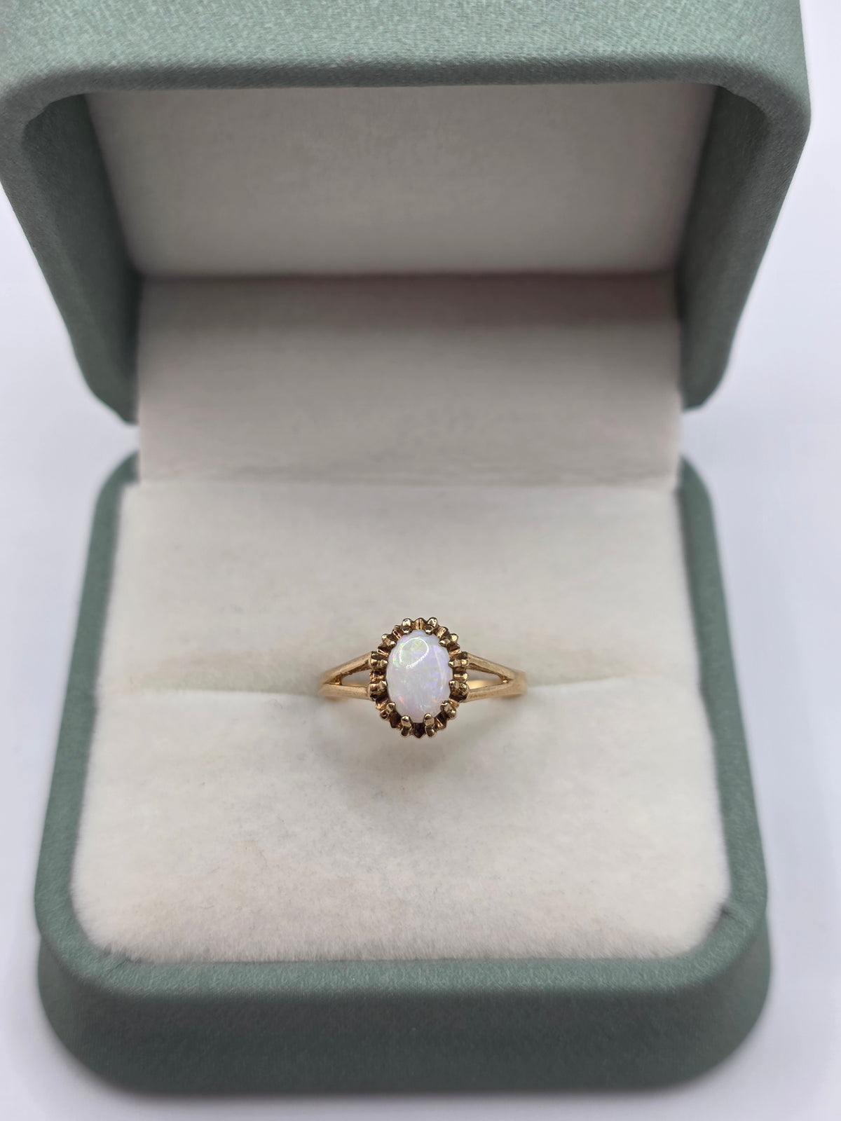 9ct gold opal ring