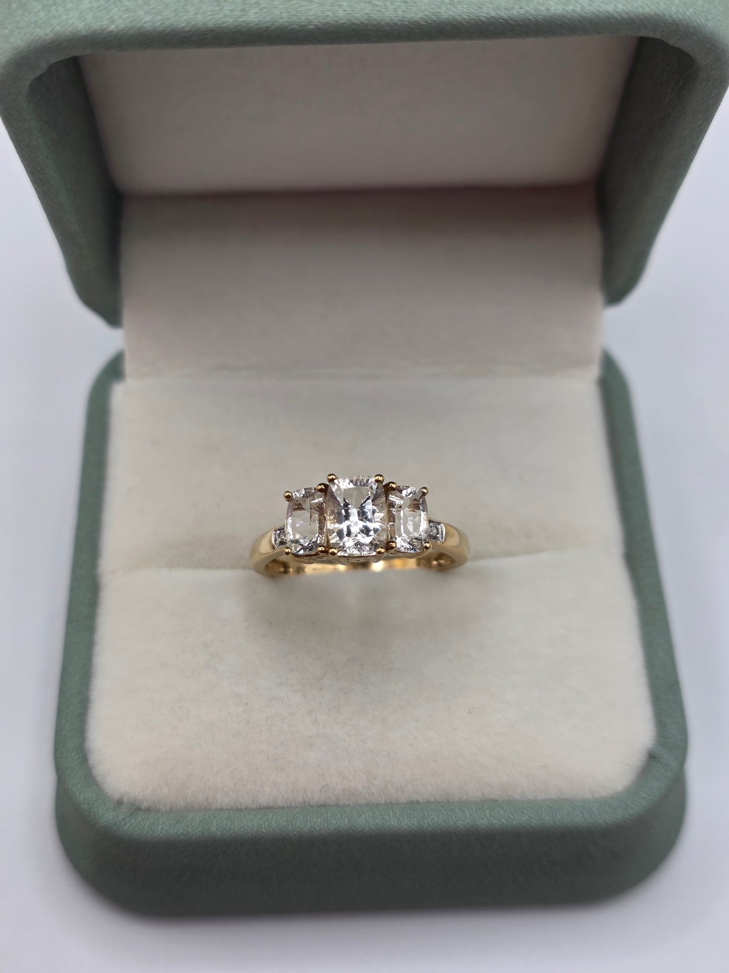 9ct gold quartz and diamond ring
