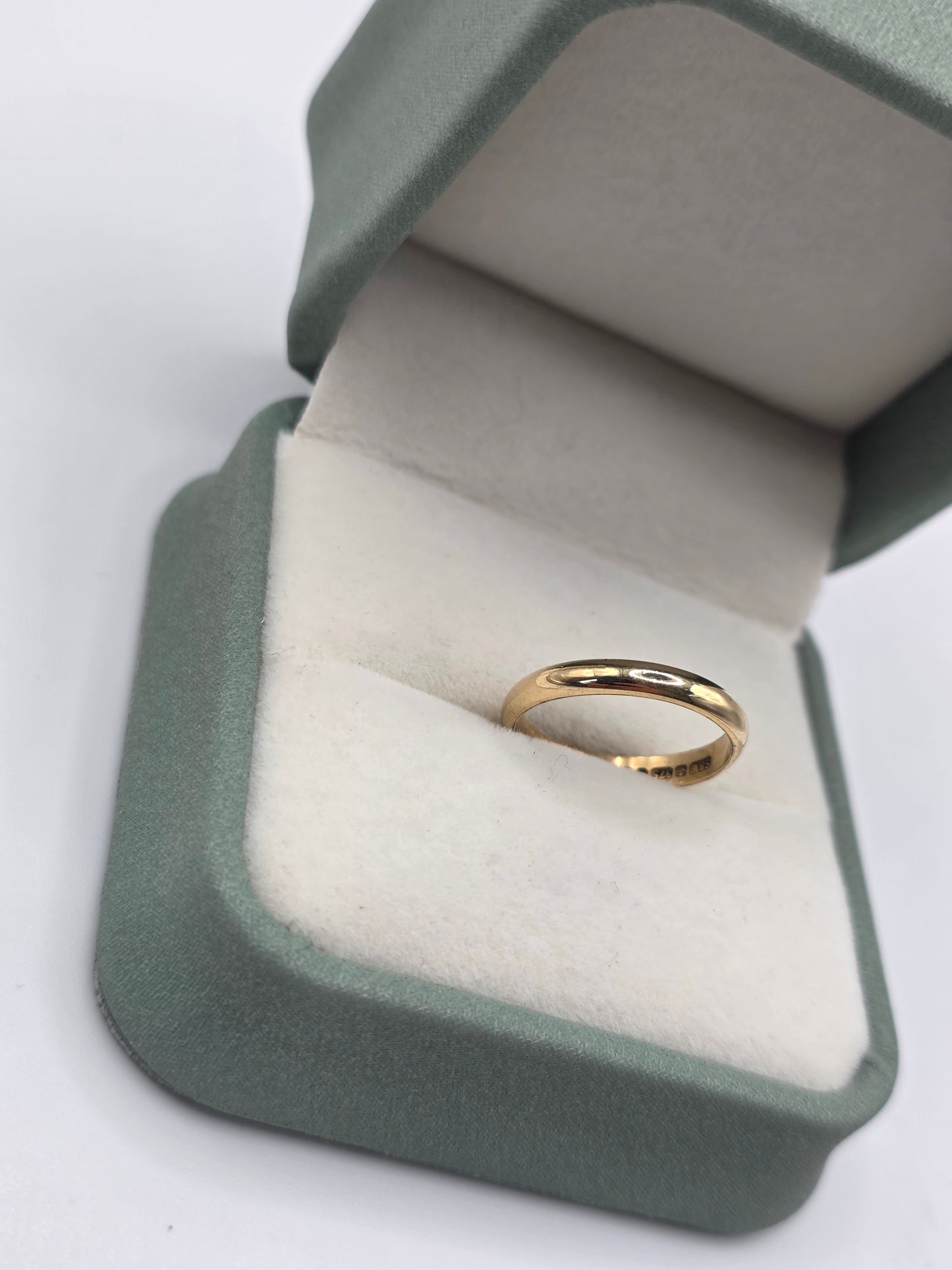 9ct gold band ring