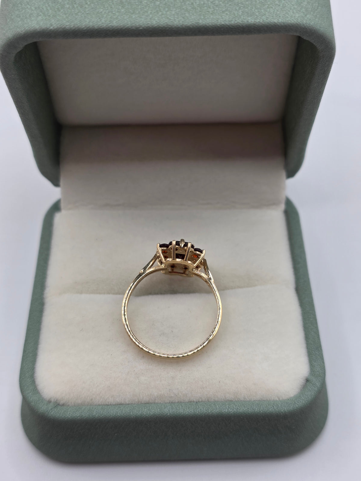 9ct gold garnet cluster ring