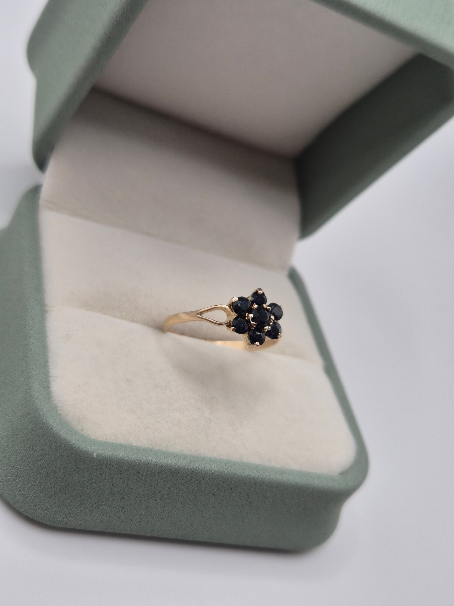 9ct gold sapphire ring