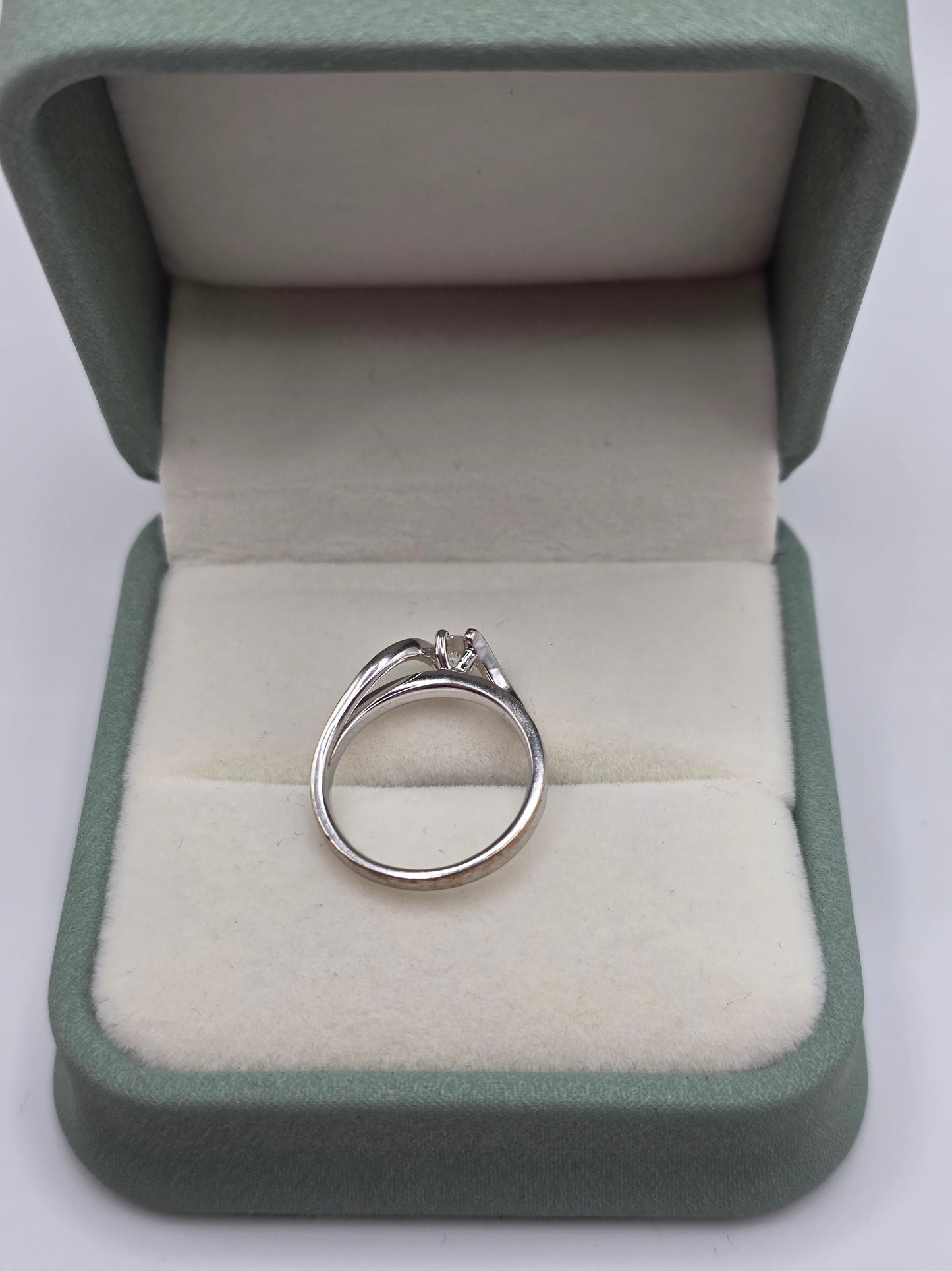 9ct white gold diamond ring