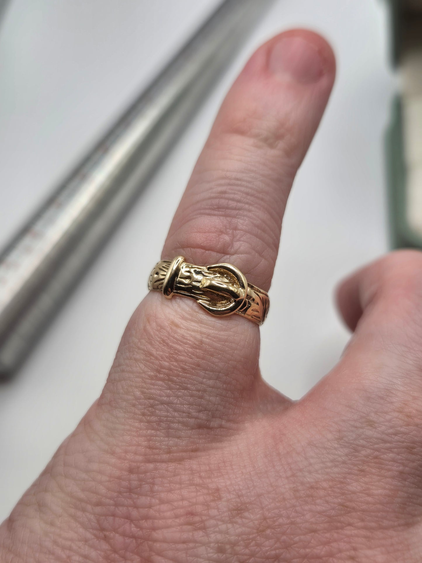 9ct gold buckle ring