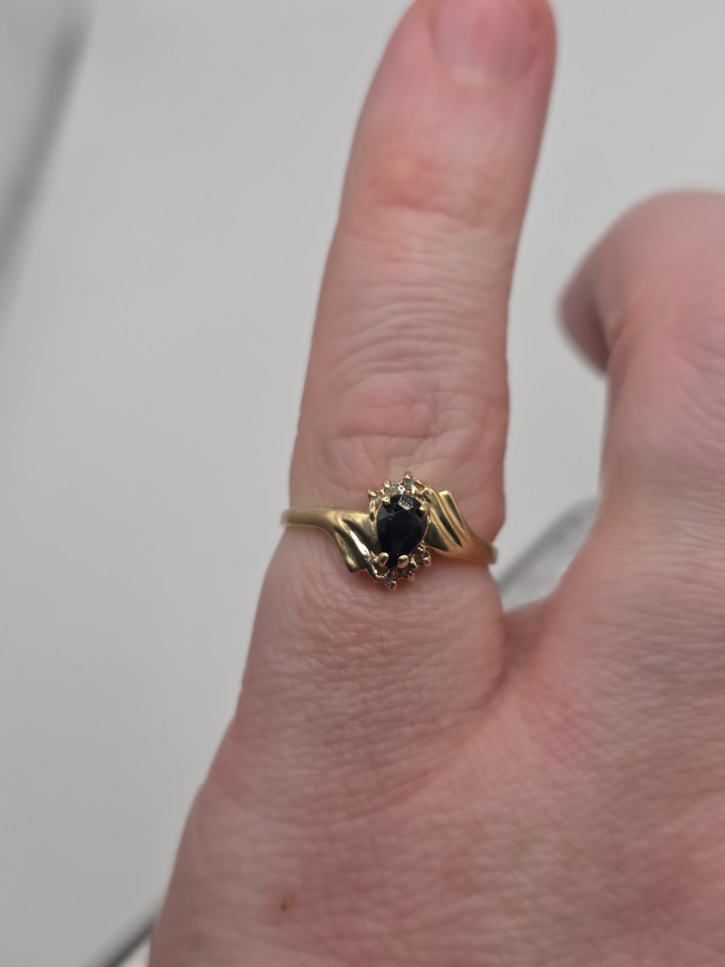 9ct gold sapphire and diamond ring