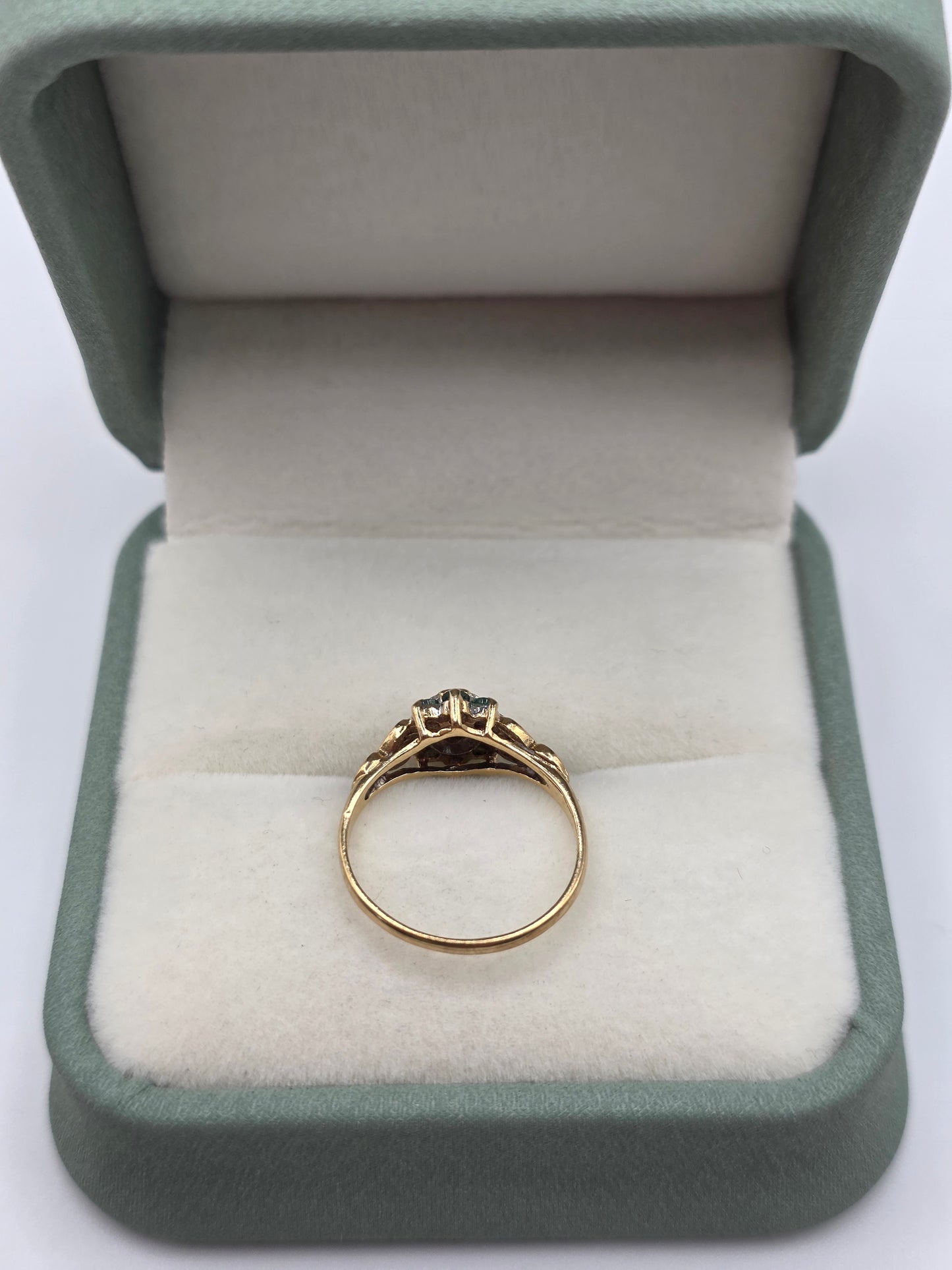9ct gold emerald and diamond ring