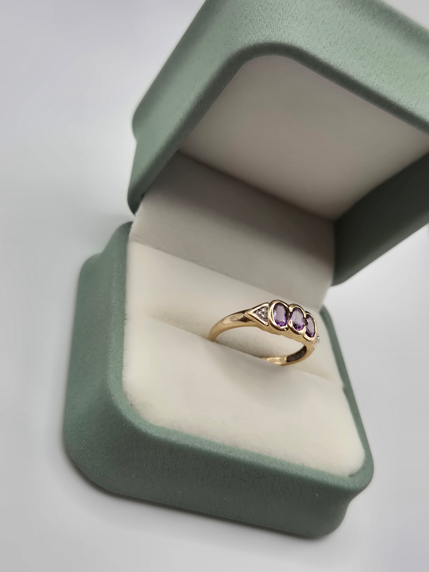 9ct gold amethyst and diamond ring