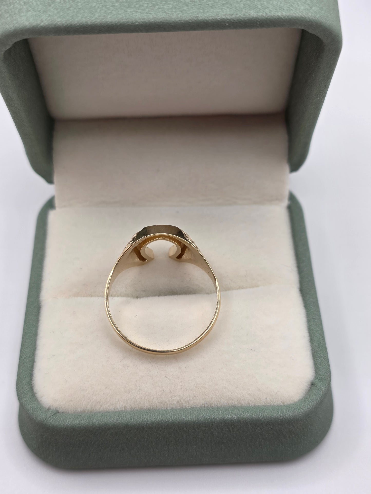 9ct gold horse shoe ring