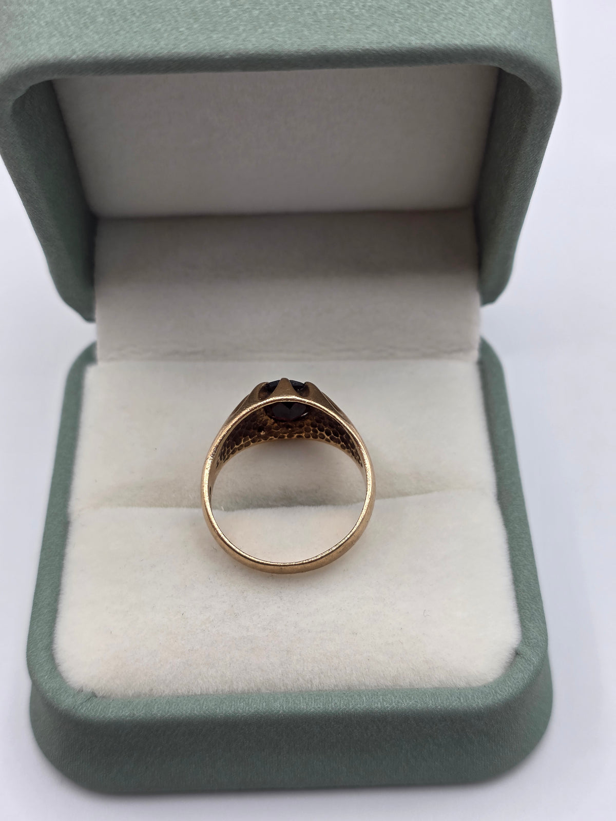 Vintage heavy 9ct gold garnet gypsy ring