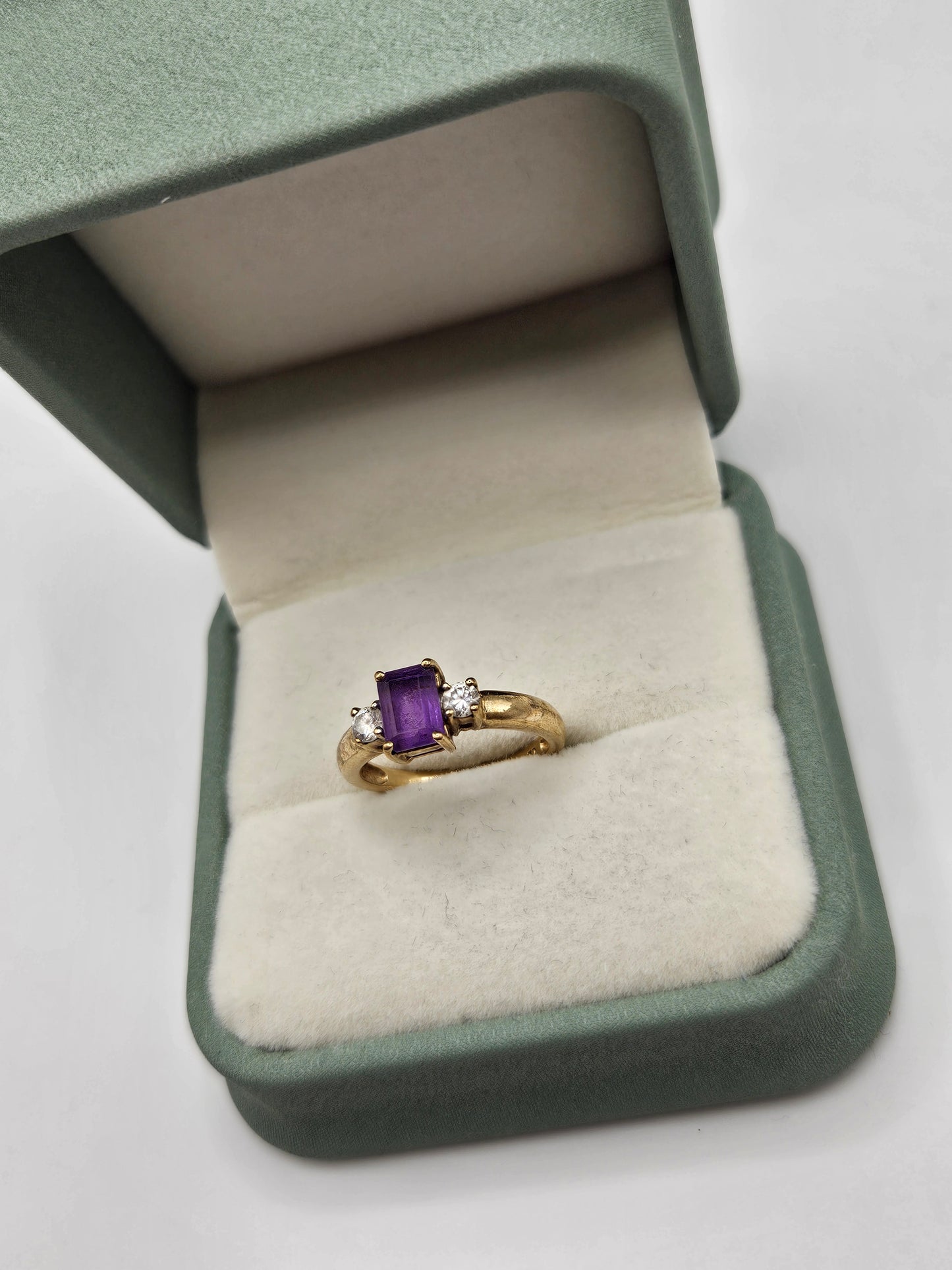 9ct gold amethyst and cz ring