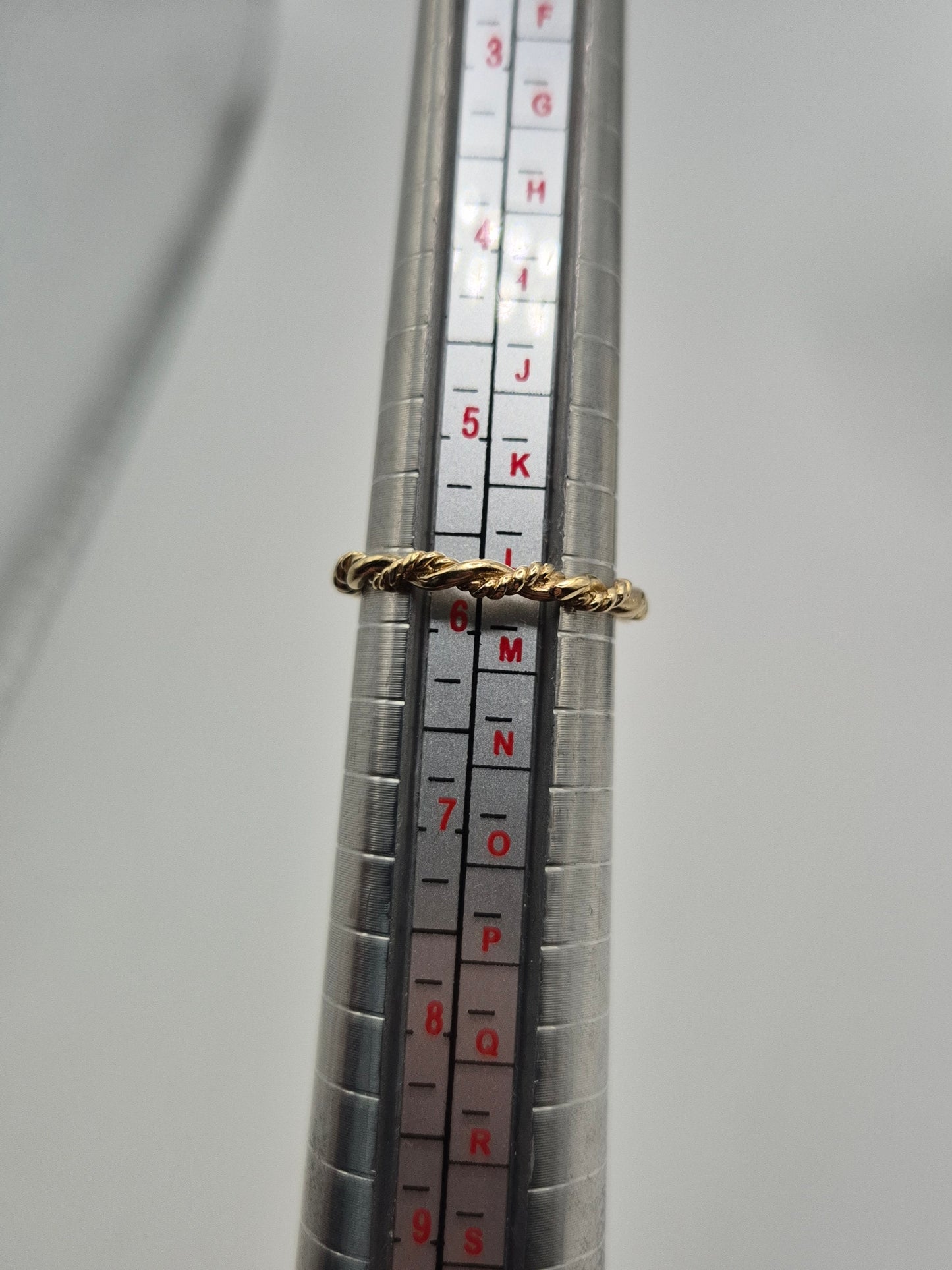 9ct gold twist ring