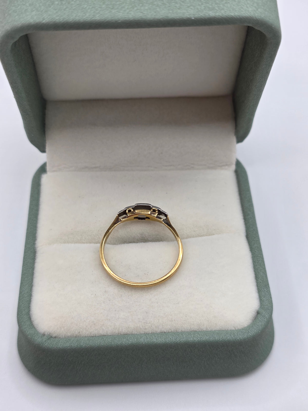 Art Decor 18ct gold diamond ring