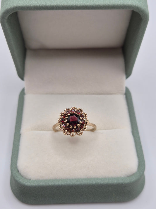 9ct gold garnet cluster ring