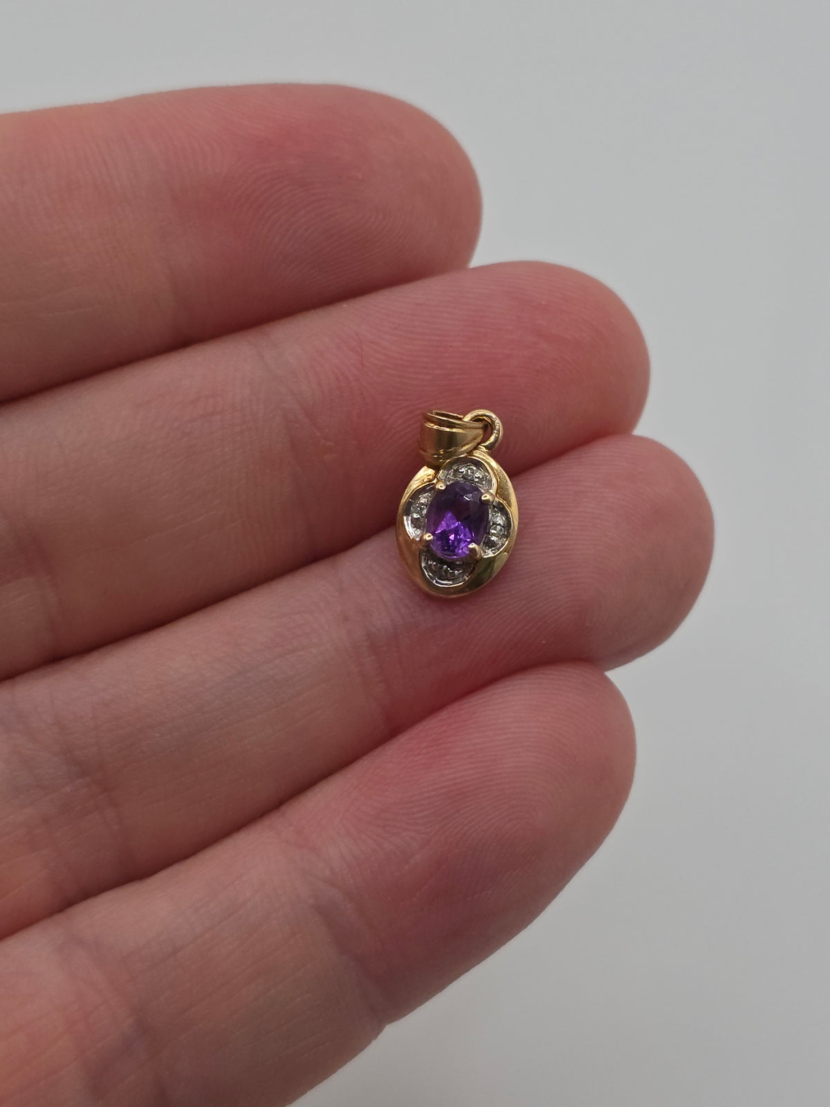 9ct gold amethyst and diamond pendant