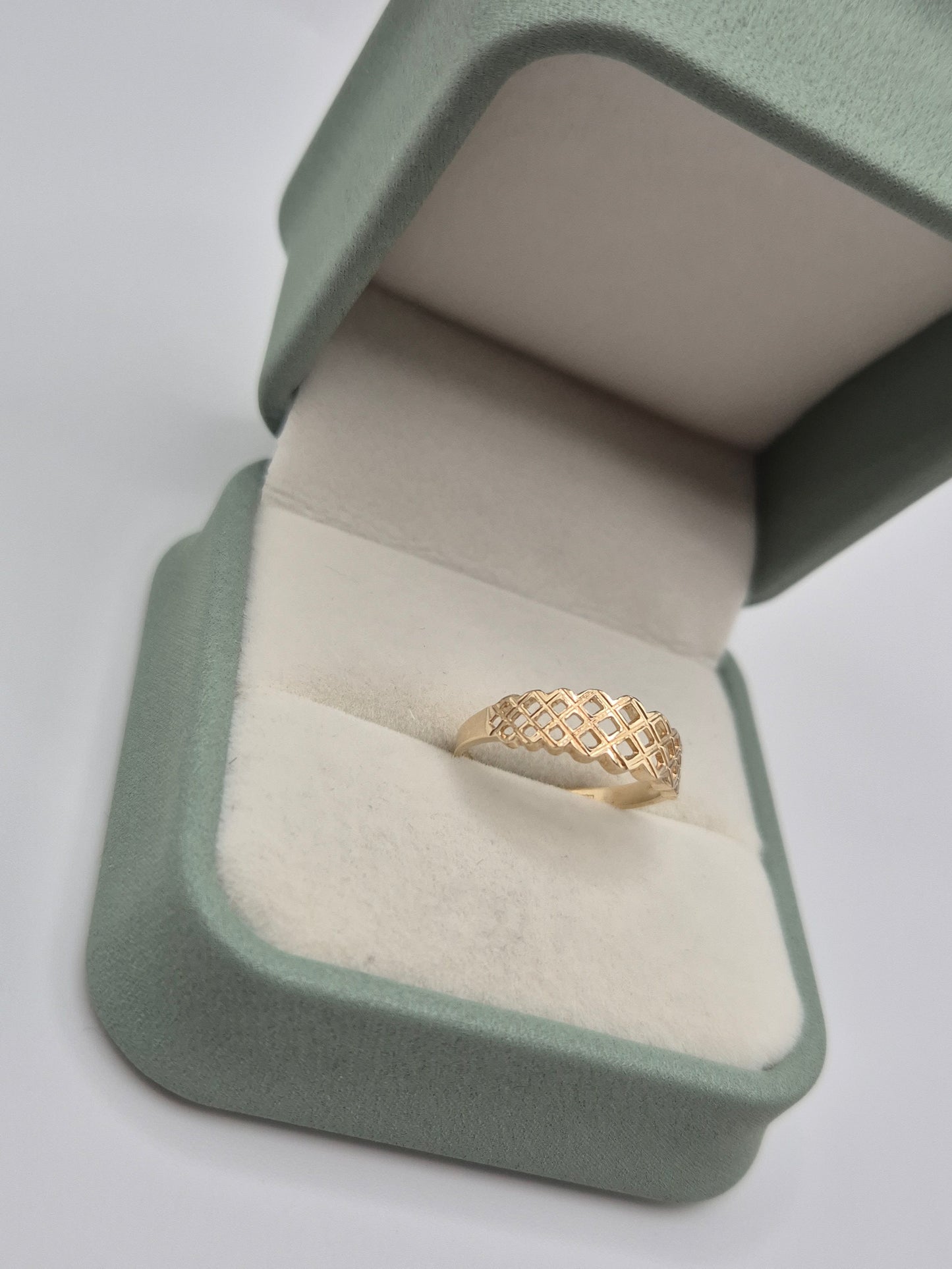 9ct gold ring