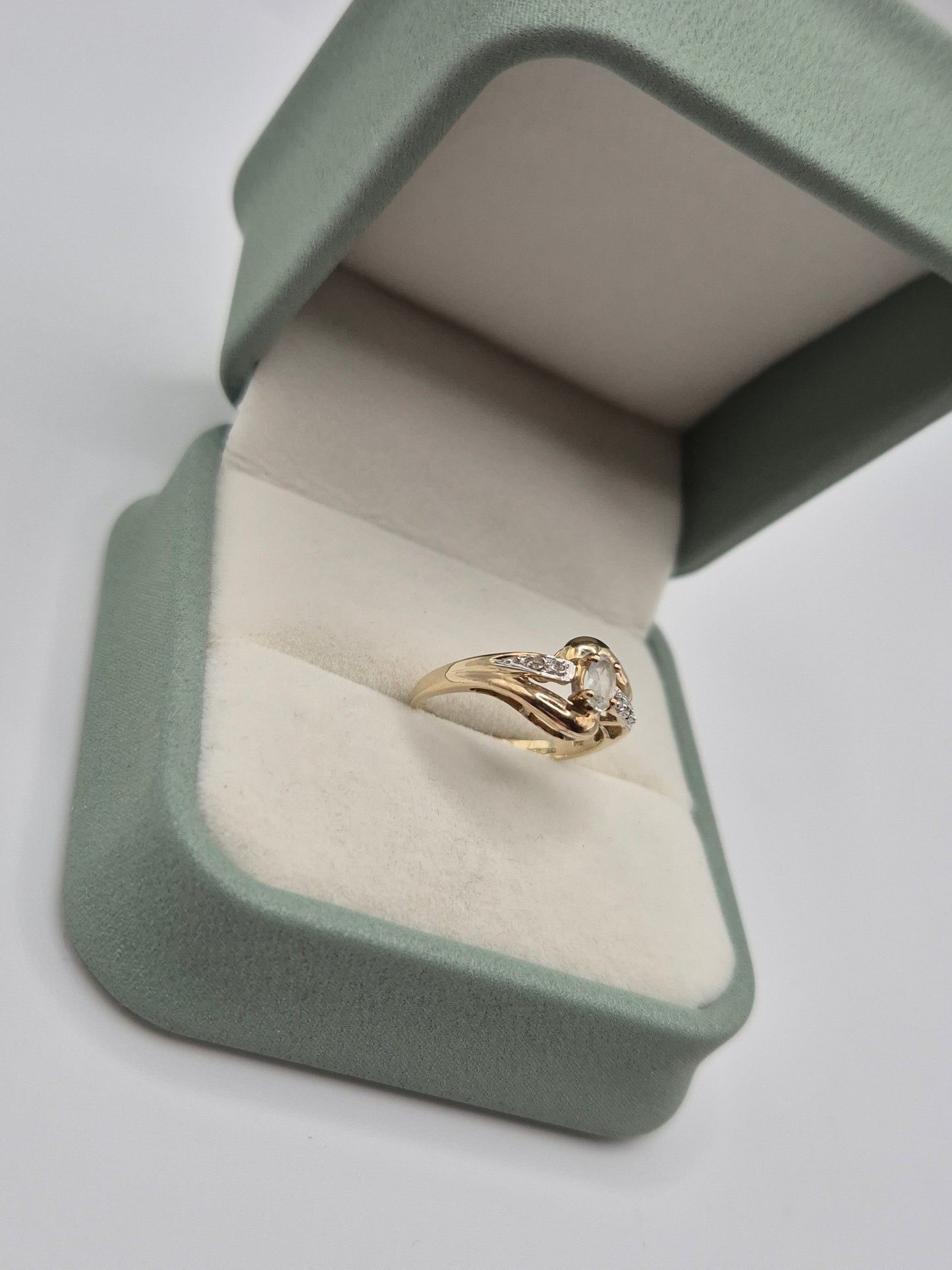 9ct gold aquamarine and diamond ring