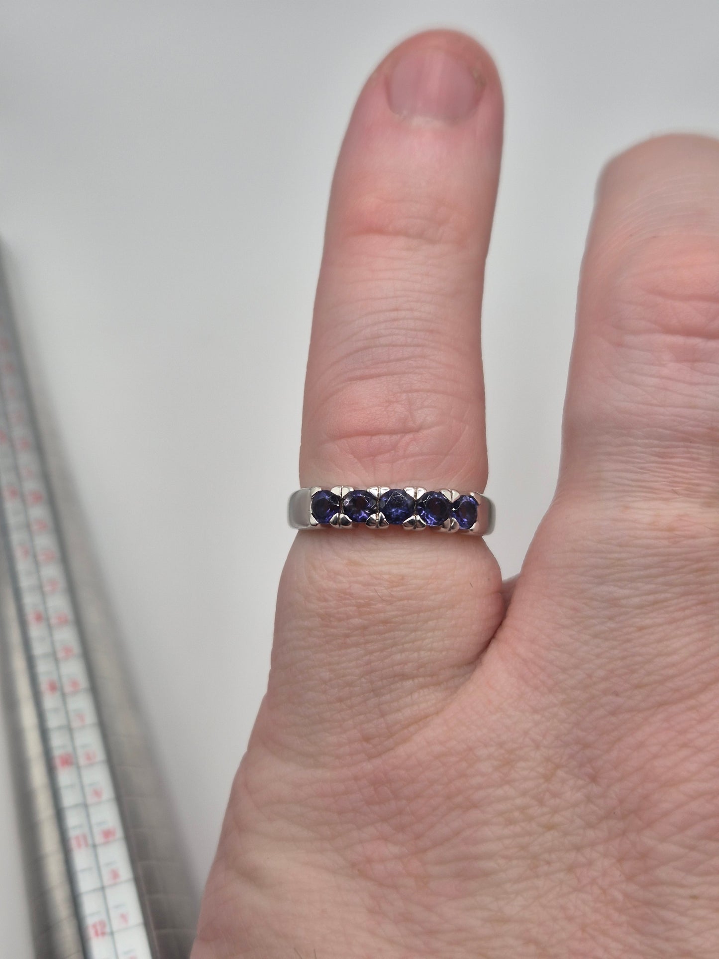 9ct white gold sapphire ring