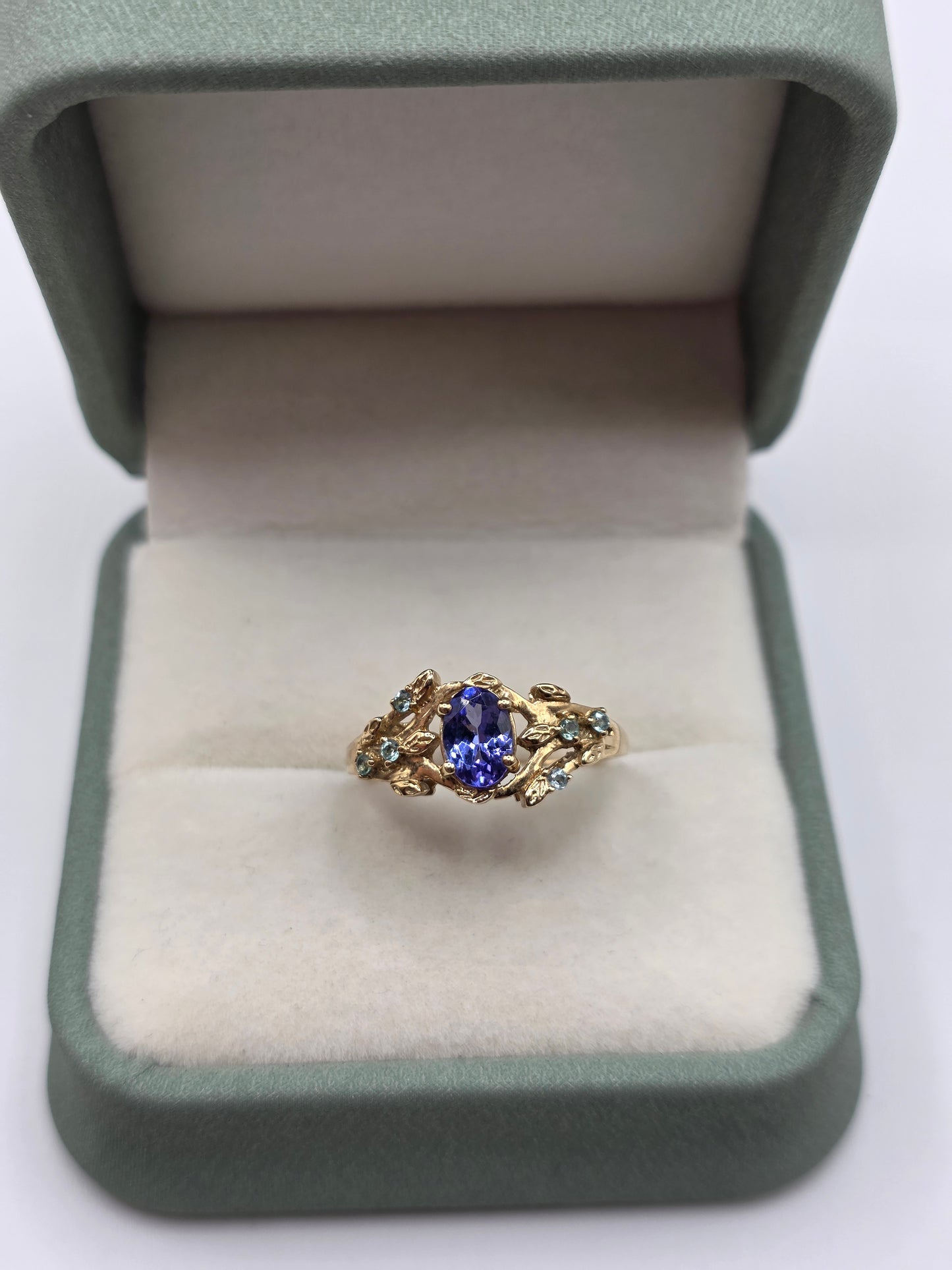 9ct gold tanzanite and tourmaline ring