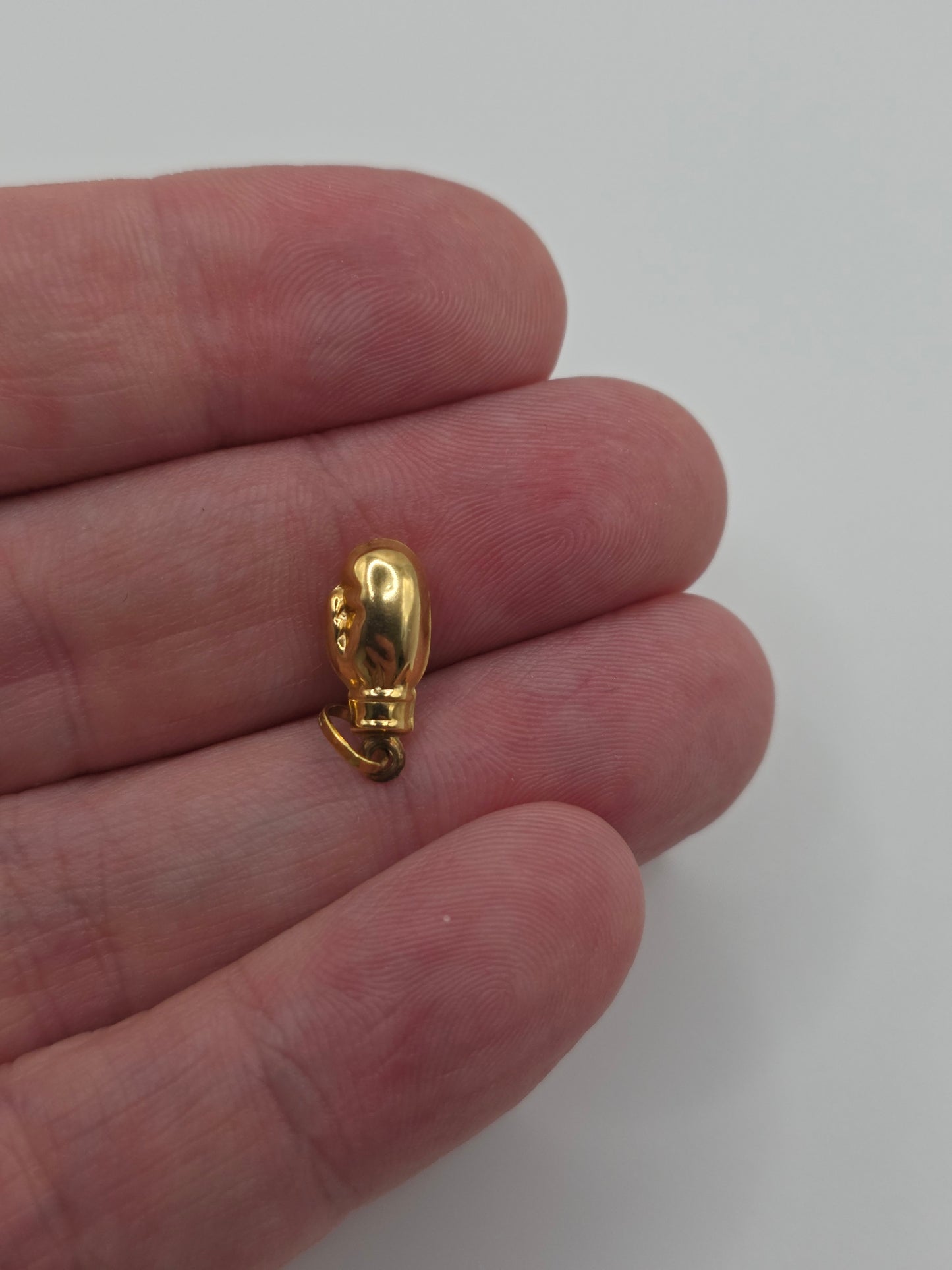 9ct gold boxing glove charm