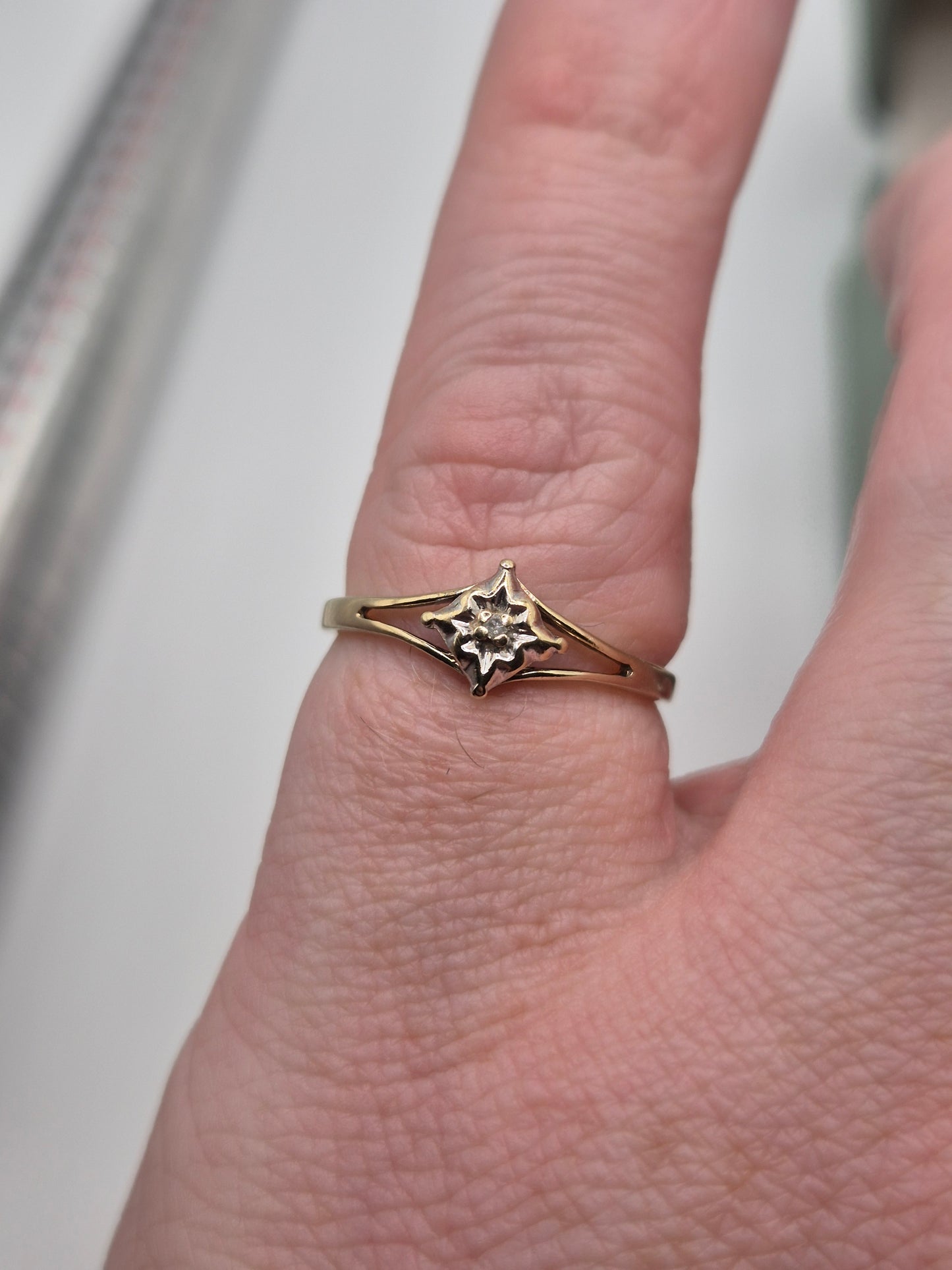 9ct gold diamond ring