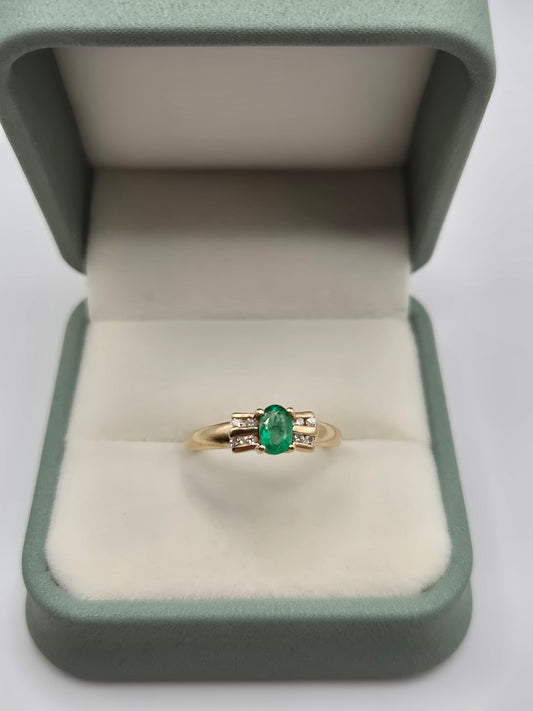 9ct gold emerald and diamond ring