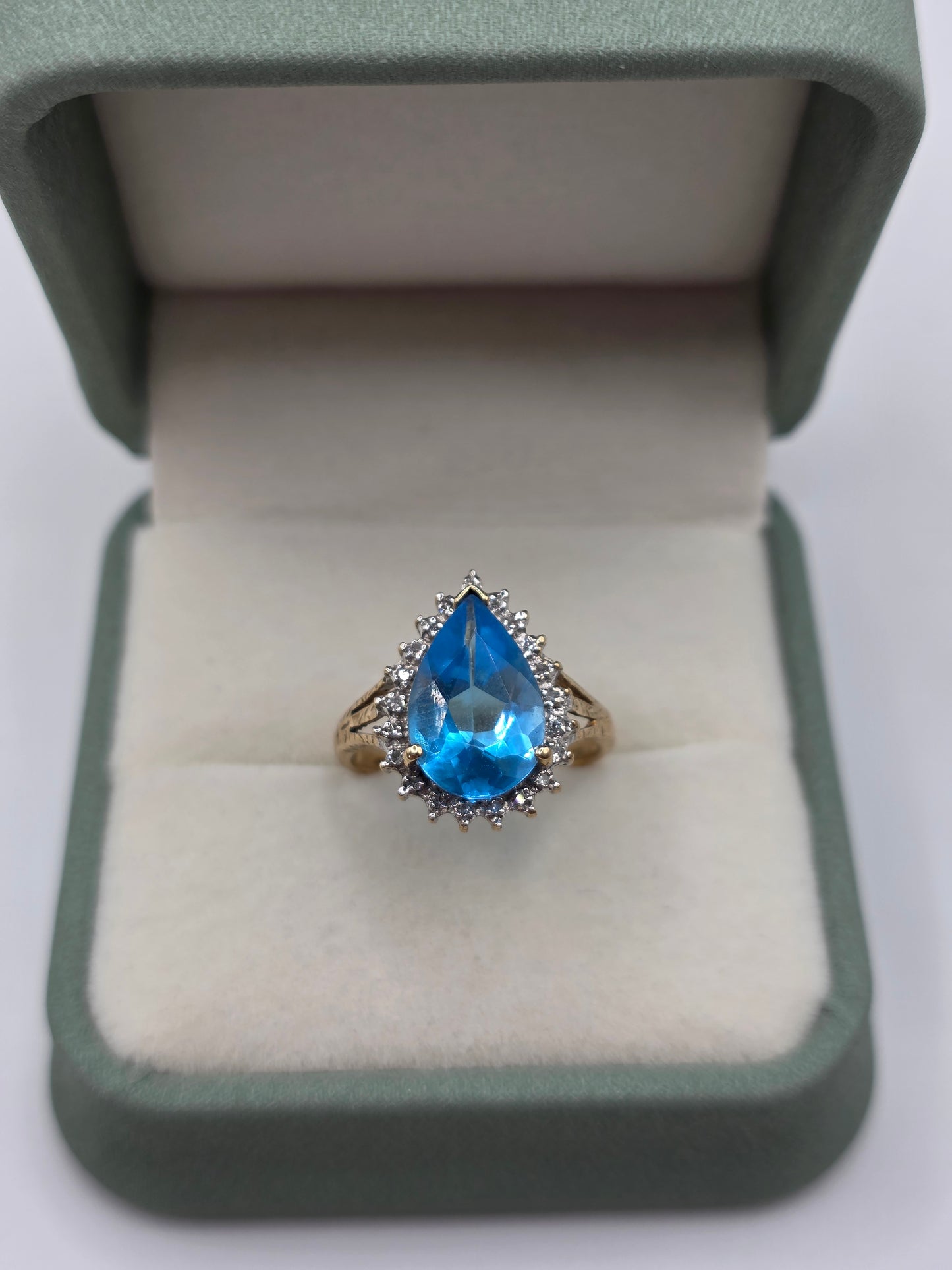 9ct gold topaz and diamond ring