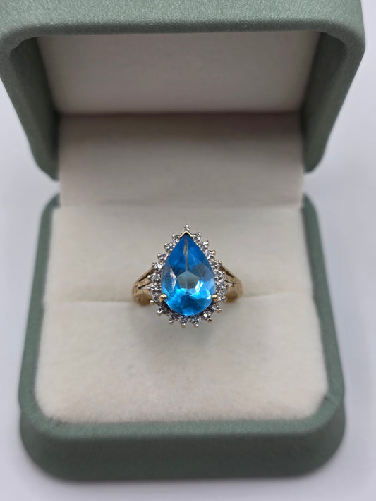 9ct gold topaz and diamond ring