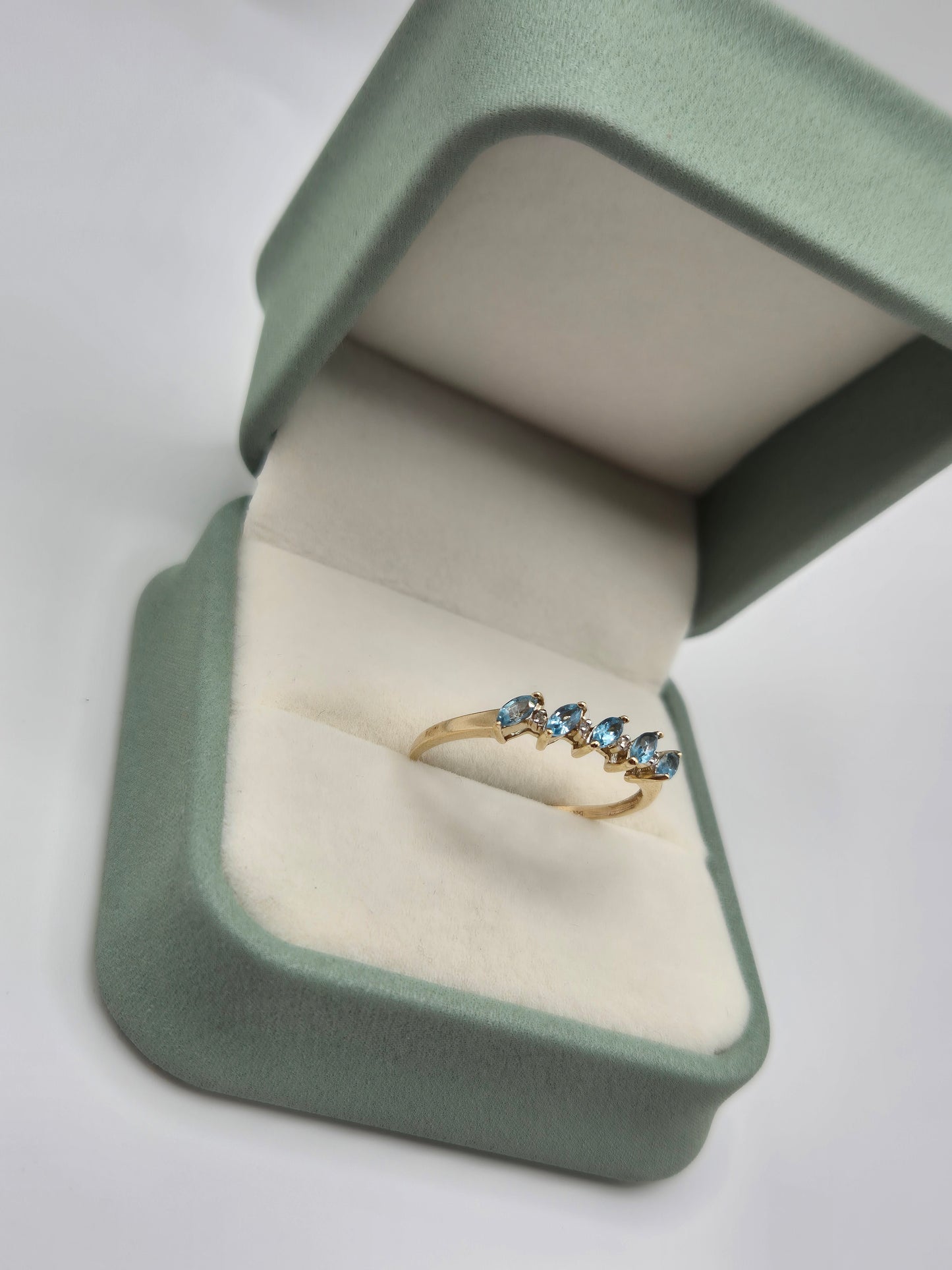 9ct gold topaz and diamond ring