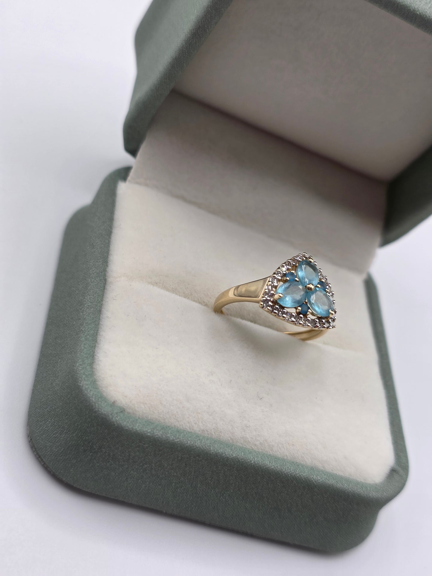 9ct gold apatite and diamond ring