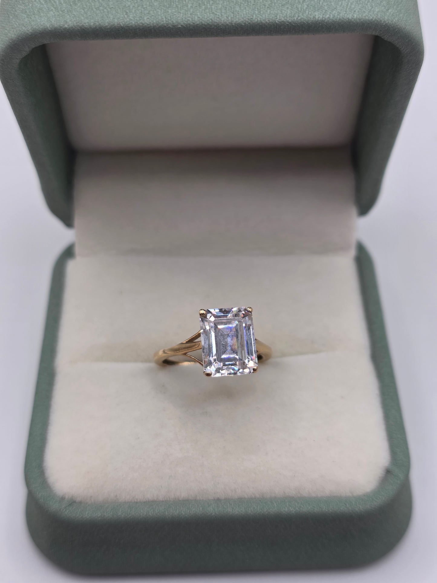 9ct gold cz ring