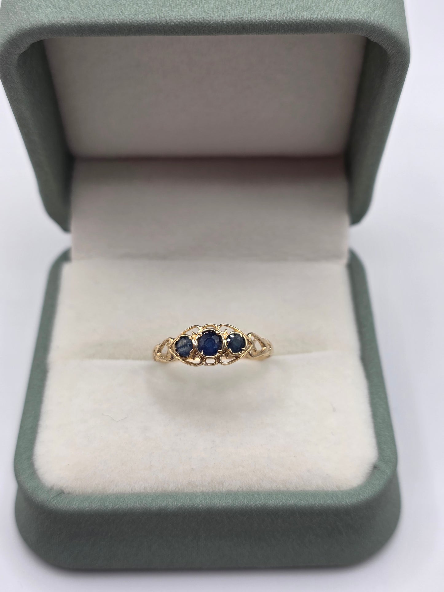 9ct gold sapphire ring
