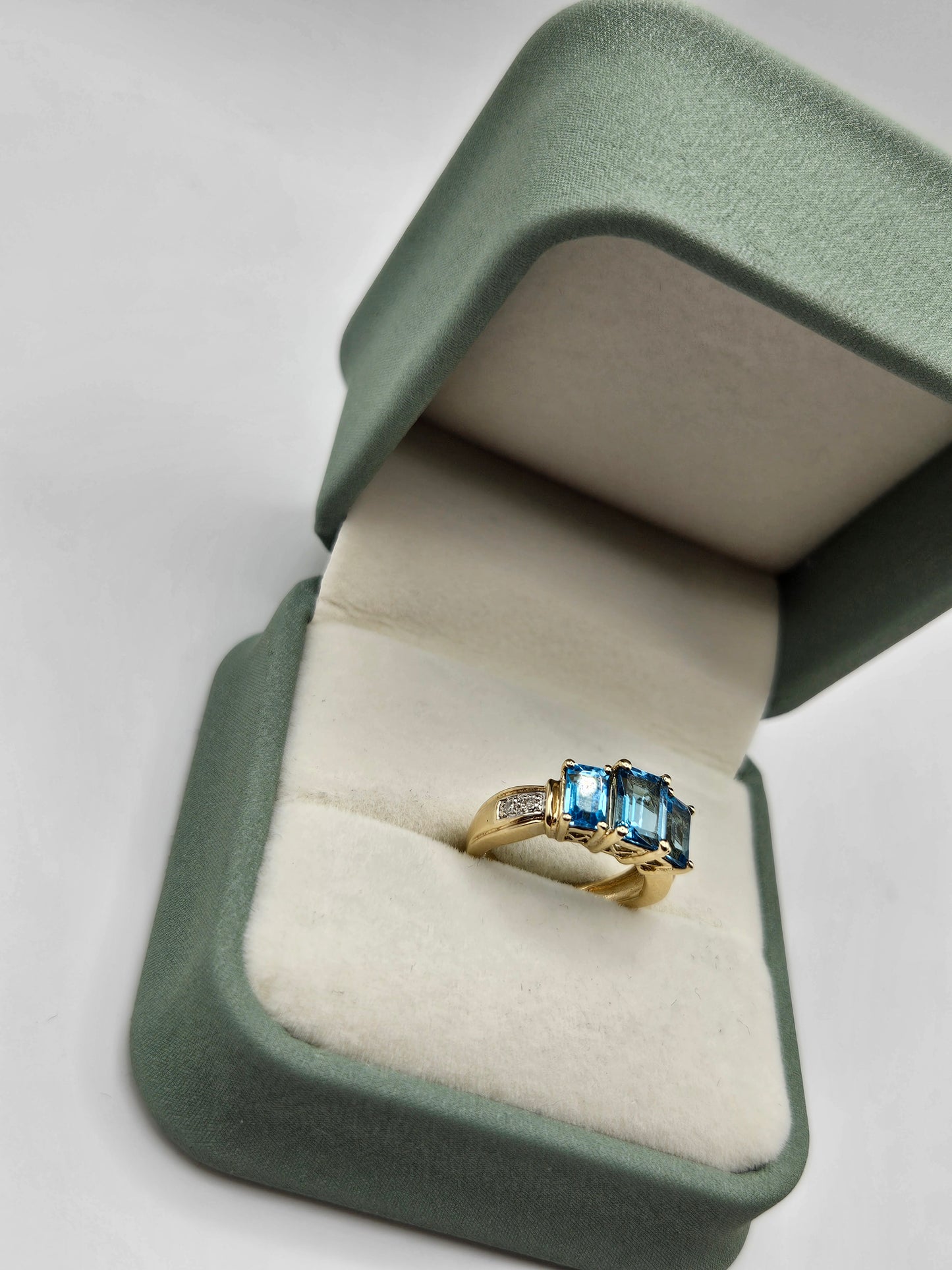 9ct gold topaz and diamond ring