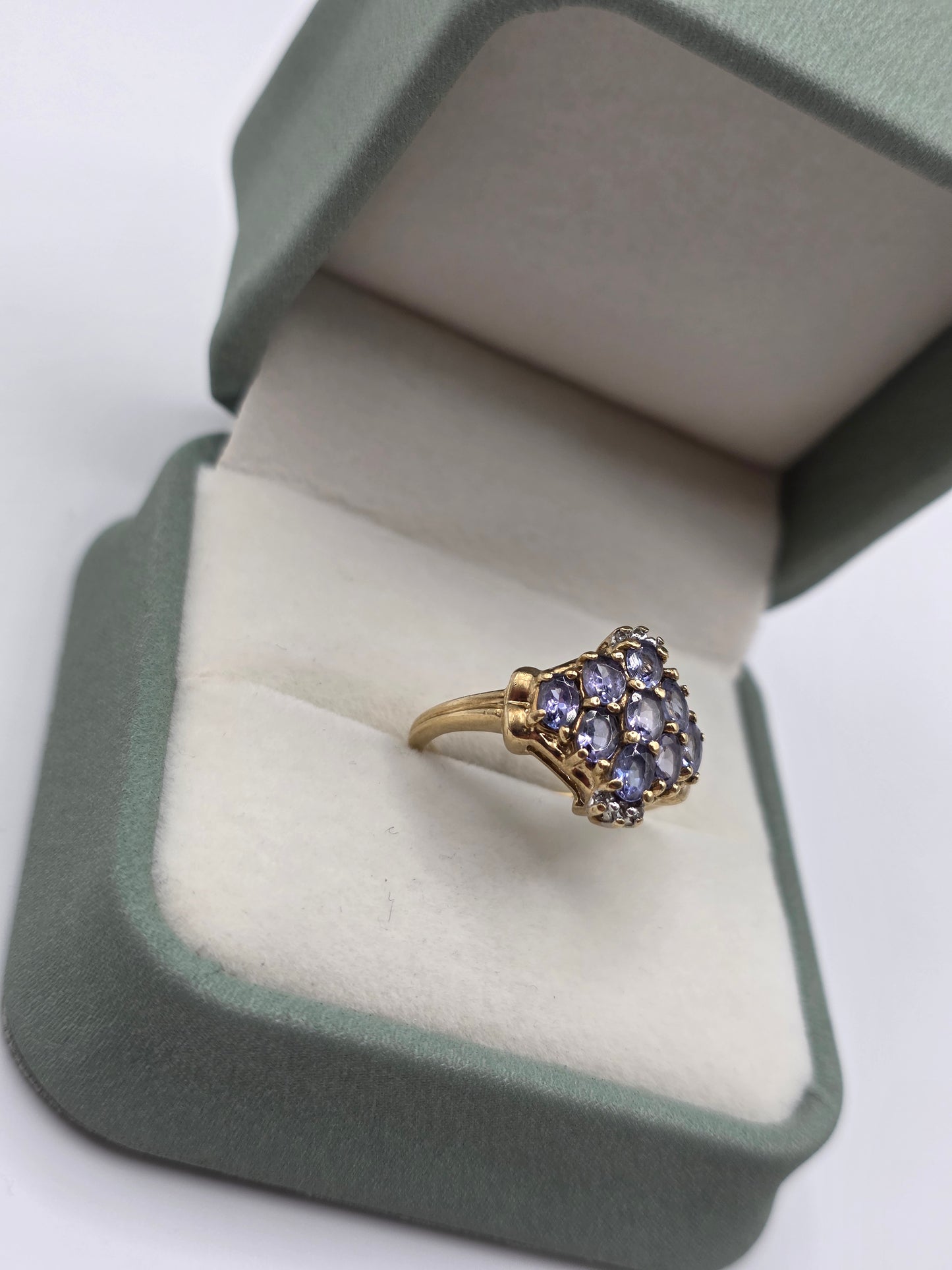 9ct gold tanzanite and diamond ring