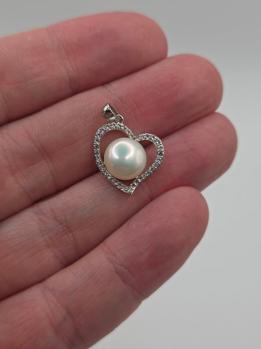 9ct white gold pearl and white topaz pendant