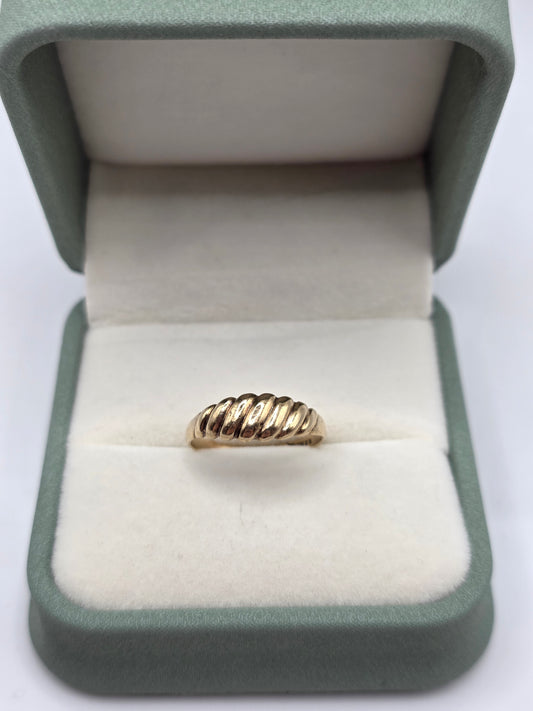 9ct gold croissant ring