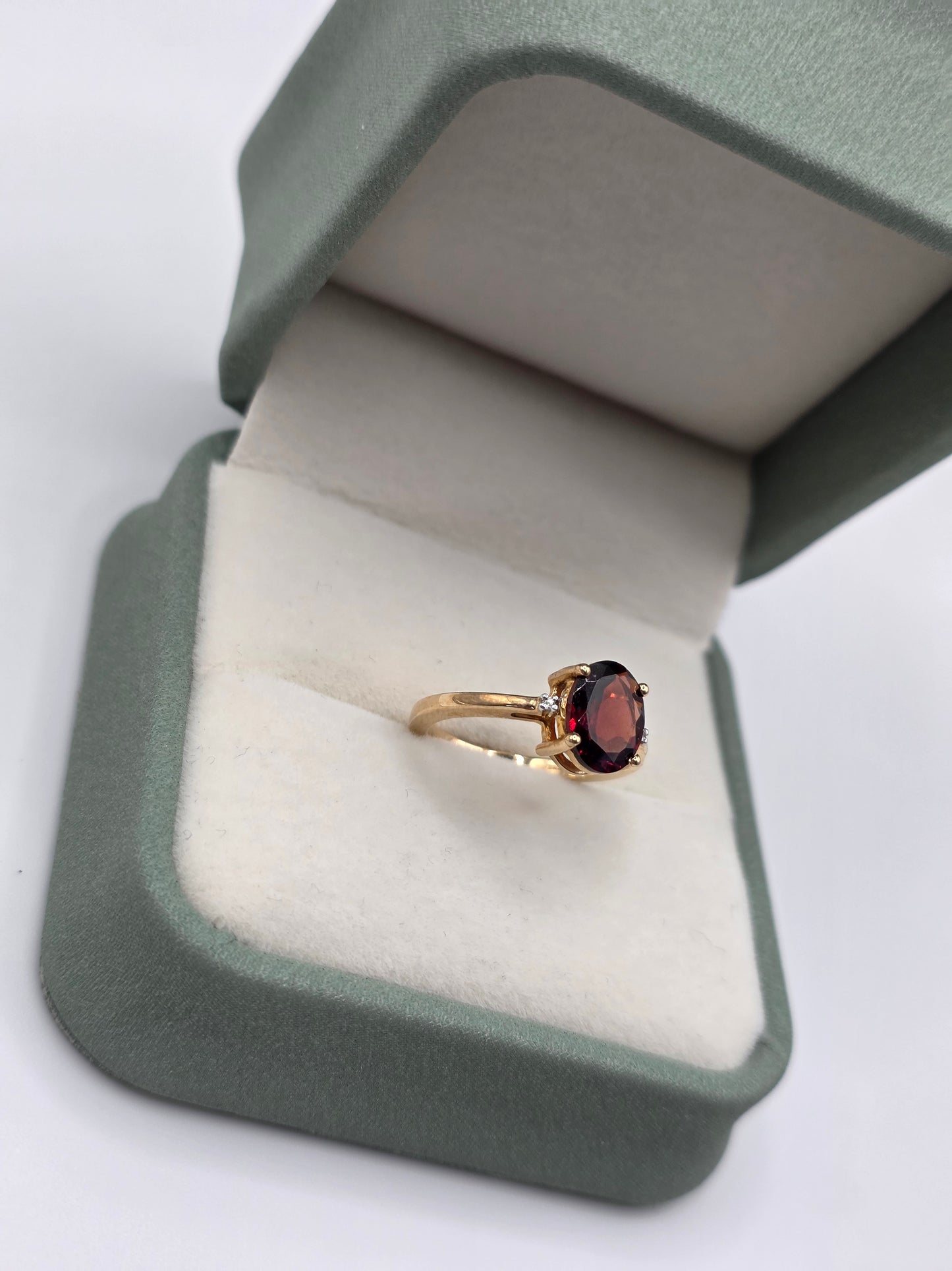 9ct gold garnet and white zircon ring