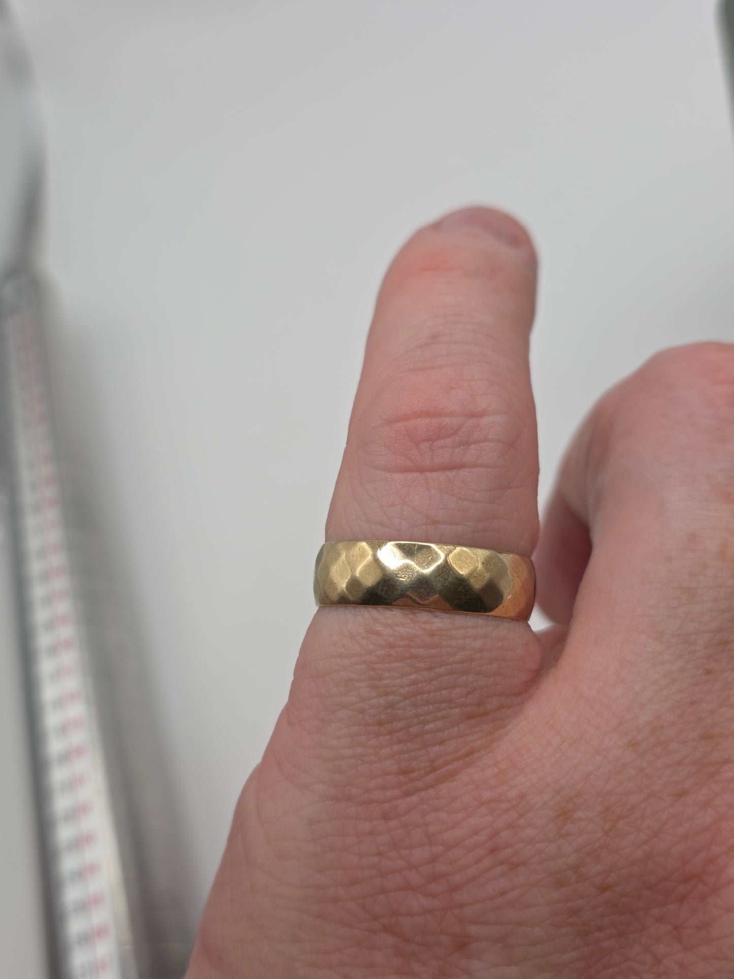 Vintage 9ct gold patterned band ring