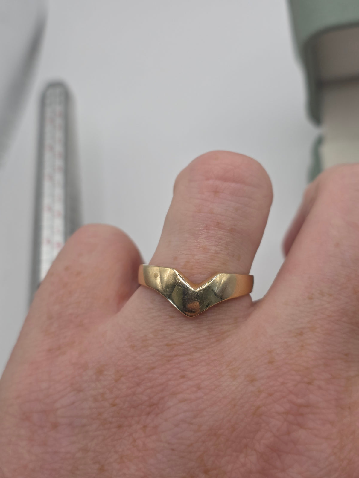 Heavy 9ct gold wishbone ring