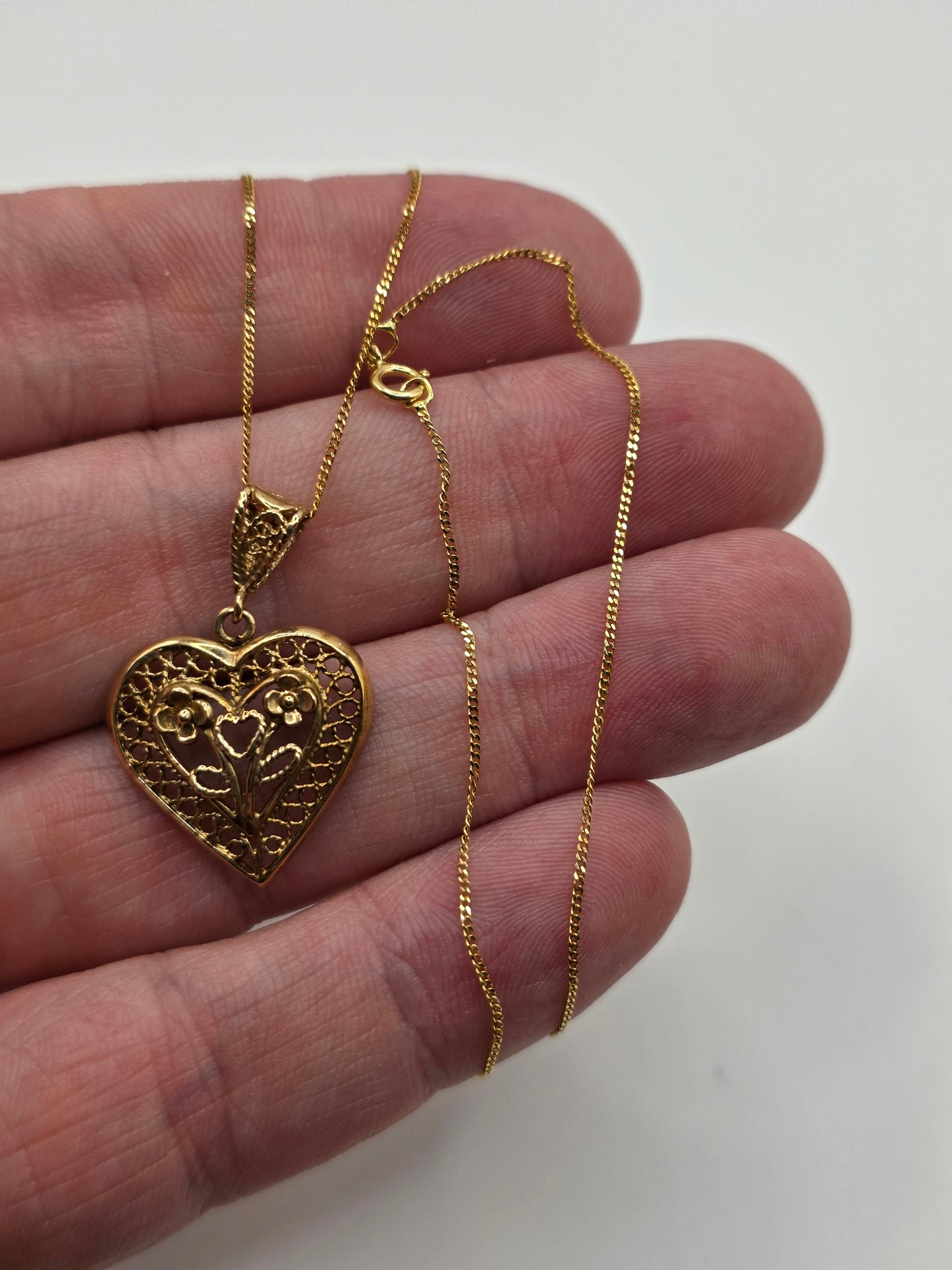 9ct gold necklace