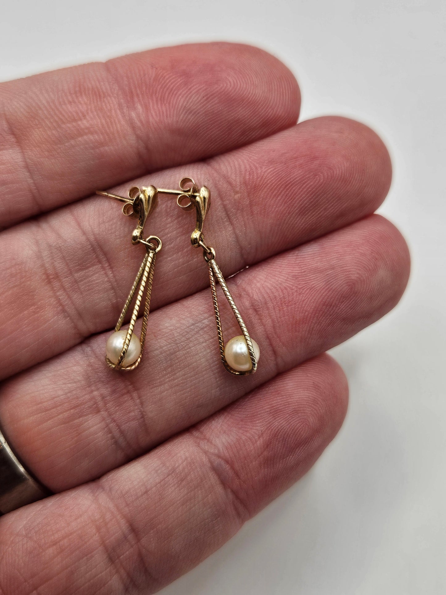 9ct gold pearl earrings