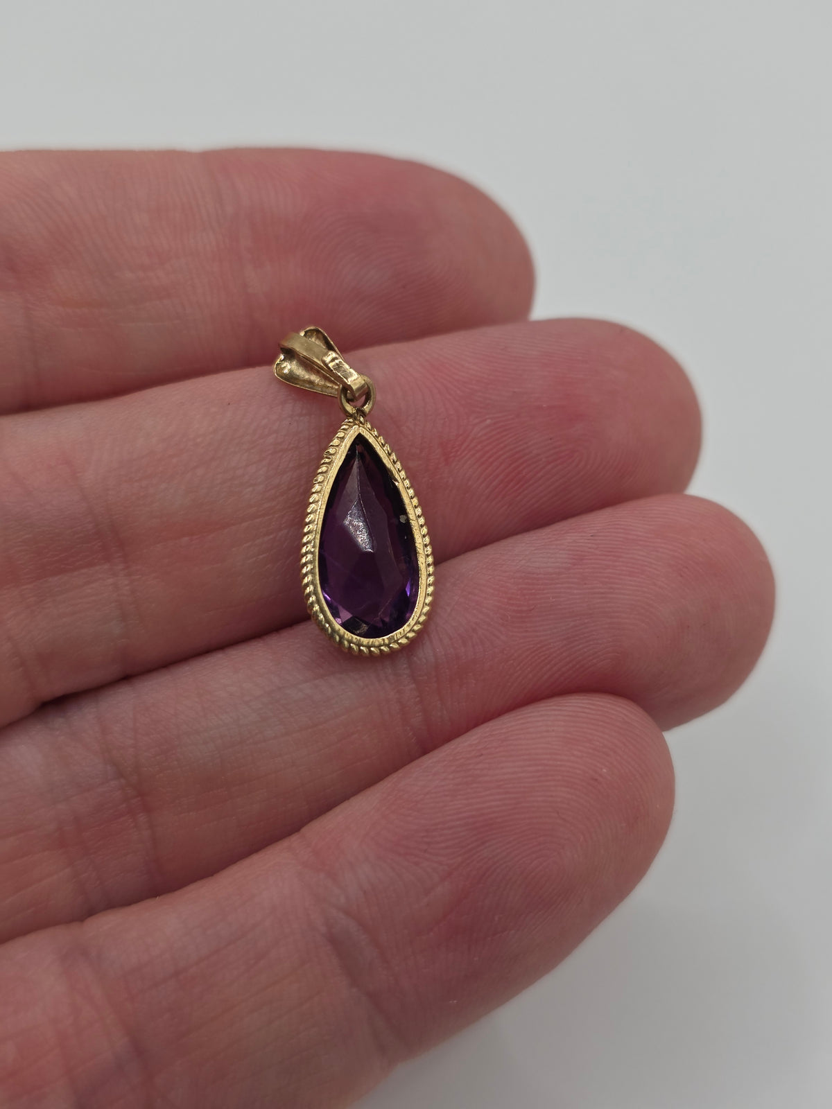 9ct gold amethyst pendant